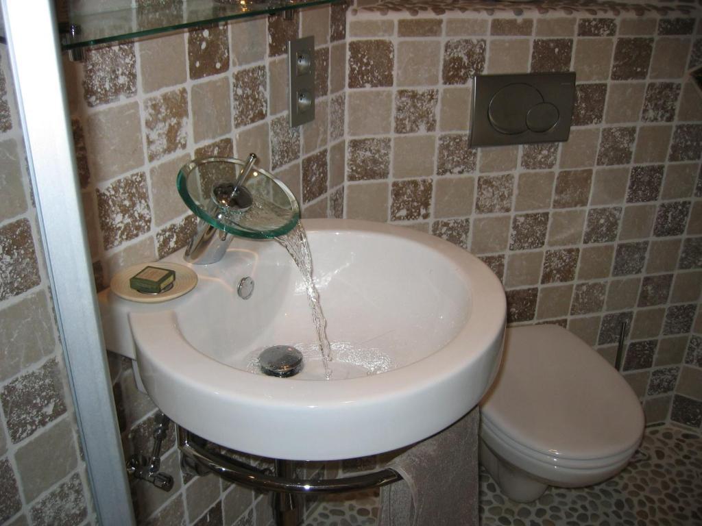 ברוז' B&B Russell House חדר תמונה